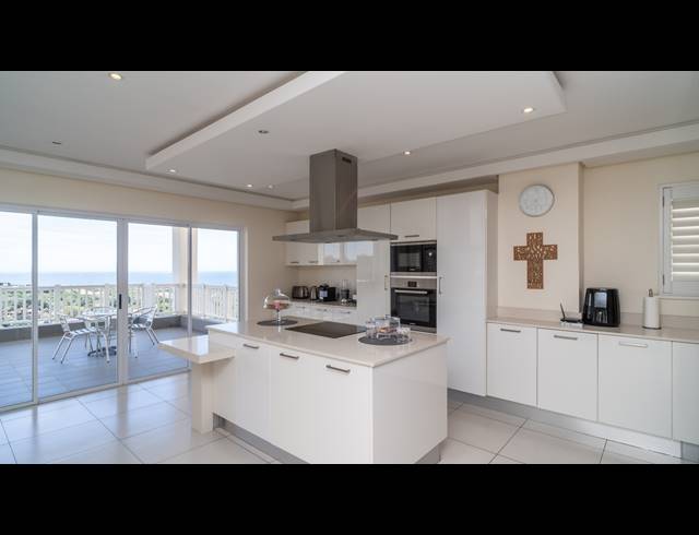 4 BEDROOM APARTMENT FOR SALE IN LA LUCIA RIDGE